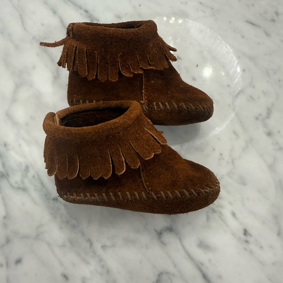 EXCELLENT Authentic Minnetonka Suede Baby Moccasin Boots 6-12 Months - Picture 6 of 7